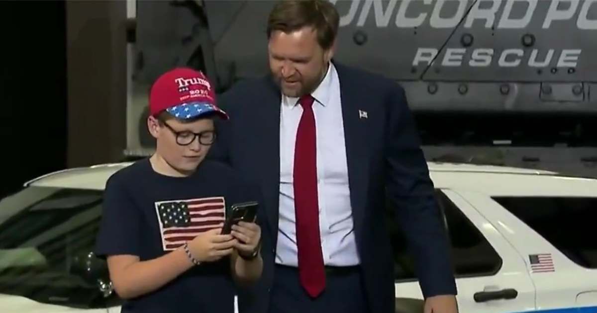 Vice President JD Vance shared a light moment with Henry James after pausing his speech in Concord (@RapidResponse47/X)