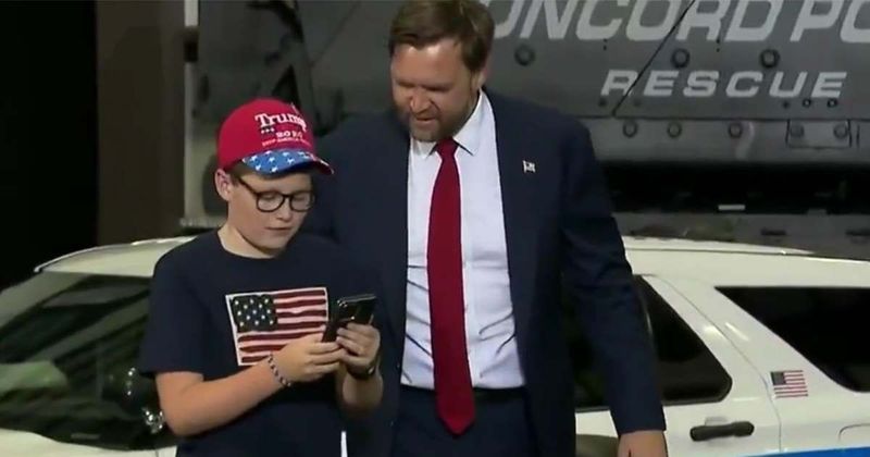 JD Vance takes selfie with student who skipped school to attend his North Carolina speech