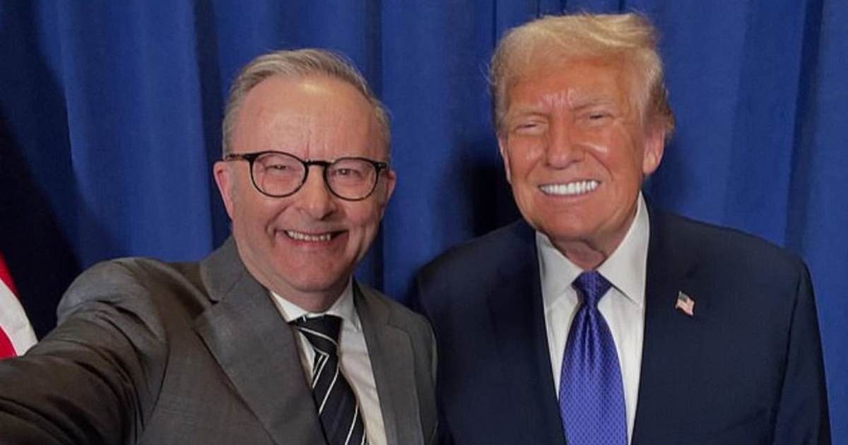 A body language expert noted the contrast between Anthony Albanese and Donald Trump in a selfie (@anthonyalbanese/Instagram)