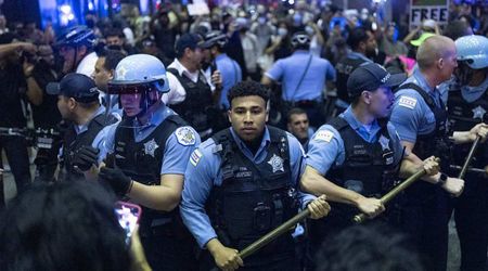Chicago police told to stand down as border patrol agents were surrounded by angry protesters