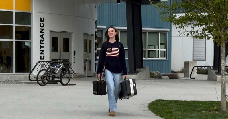 Dad fires back at teacher allegedly mocking his daughter for wearing American flag sweater