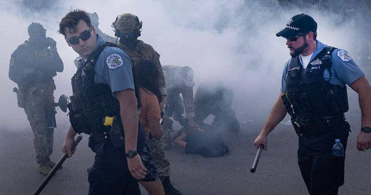 Chicago police officers were allegedly ordered by their chief of patrol not to respond when the Border Patrol agents called for help (Getty Images)