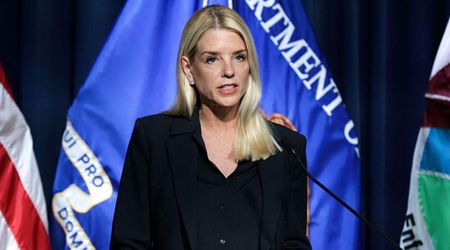 Pam Bondi clashes with Dick Durbin over troop deployment: ‘Love Chicago as much as you hate Trump’