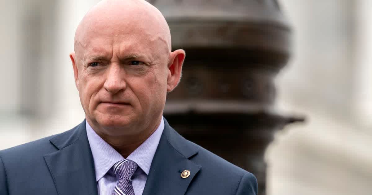 Mark Kelly lauded President Donald Trump for the Gaza peace deal between Israel and Hamas (Getty Images)