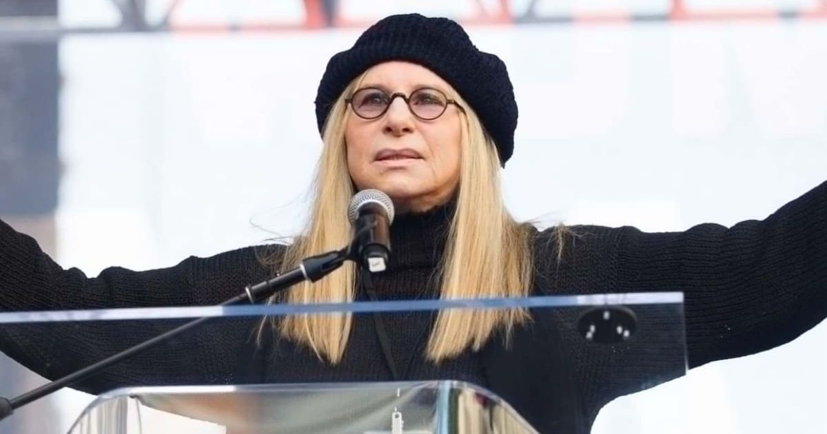 According to the claim, Barbra Streisand calmly sang 'God Bless America' after anti-American chants erupted during her New York performance (Getty Images)