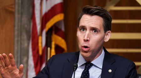 Josh Hawley schools CNN reporter over claims of Trump White House renovation destroying history