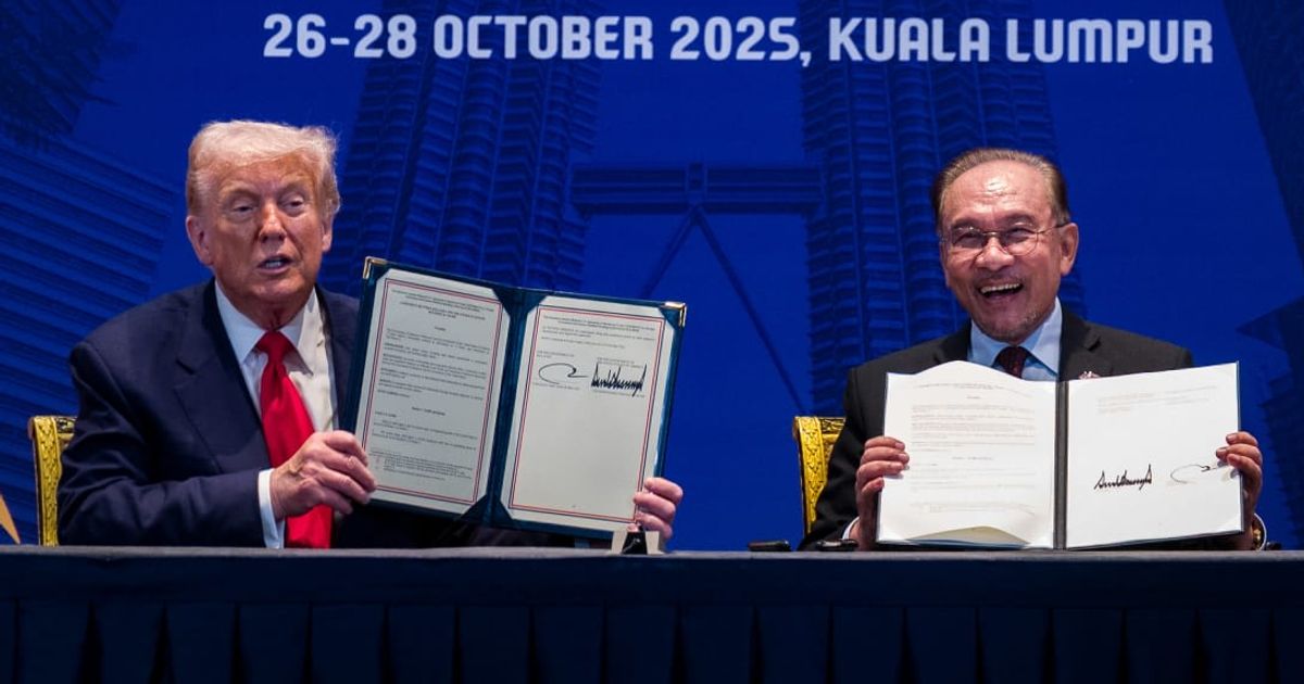 President Donald Trump presided over a 'peace deal' aimed at settling the long-standing border dispute between Thailand and Cambodia (@anwaribrahim/X)