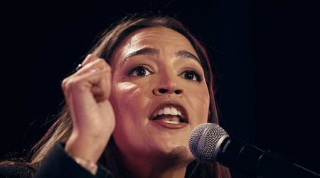 AOC goes on screaming rant at Mamdani rally in Queens
