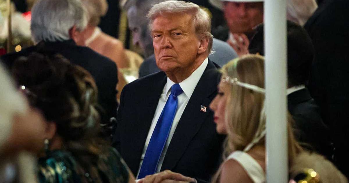 Donald Trump talks with guests during a Halloween party at his Mar-a-Lago estate on October 31, 2025 at Palm Beach, Florida (Samuel Corum/Getty Images)