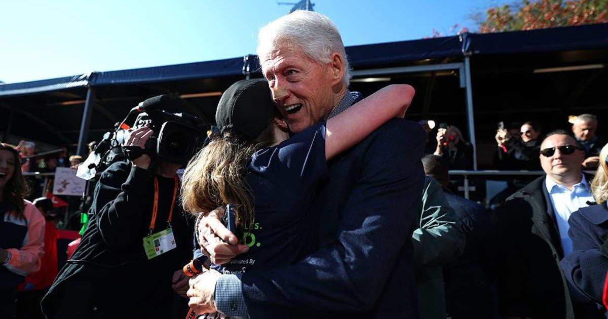 Former President Bill Clinton greets Chelsea Clinton at the finish line during the 2025 TCS New York City Marathon on November 02, 2025 in New York City (Ishika Samant/Getty Images)