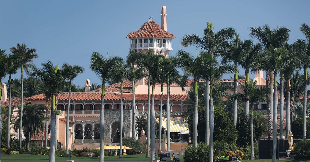 Palm Beach residents protested FAA’s Mar-a-Lago flight reroute during a public hearing (Brandon Bell/Getty Images)