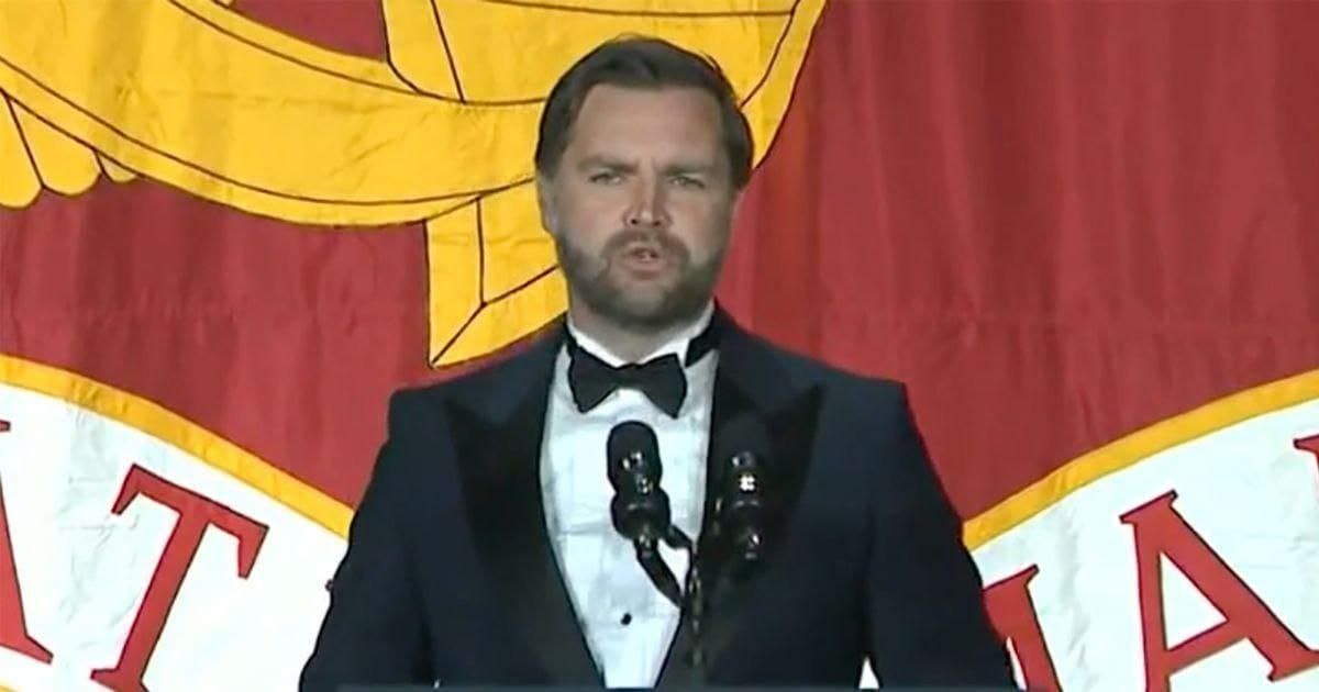JD Vance admitted he was a ‘vain politician’ while joking about his beard during a public speech (@IrishStarUS/X)