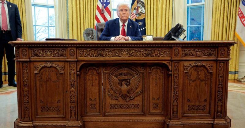 Fact Check: Did Trump move Resolute Desk from White House to Mar-a-Lago?