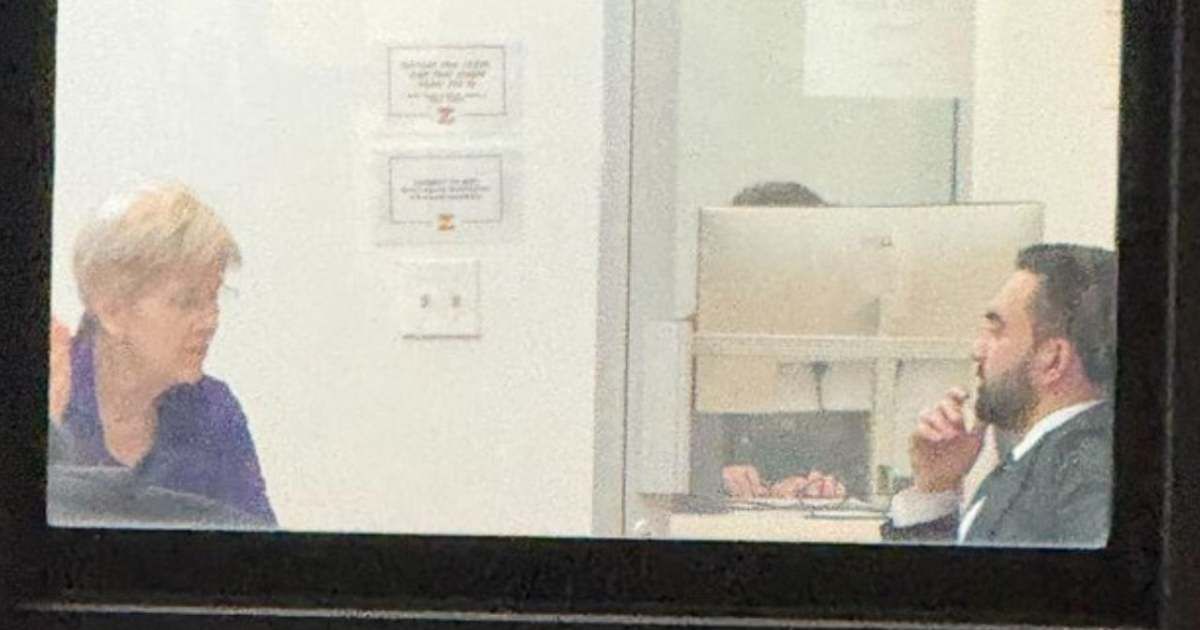 Kushal Byatnal, CEO of the fintech company Extend, shared the photo of Elizabeth Warren and Zohran Mamdani on X (@kushalbyatnal/X)