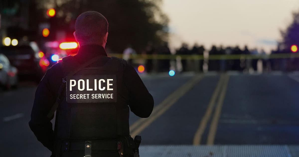 A member of the US Secret Service responds to a shooting near the White House on November 26, 2025, in Washington, DC (Andrew Leyden/Getty Images)
