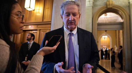 Fact Check: Did the 'Born in America Act' pass, forcing federal officeholders to resign?