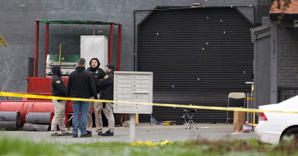  Law enforcement responds to the scene of a shooting on November 30, 2025 in Stockton, California. A suspect is still at large after four people were killed and 11 were wounded in a shooting during a family gathering at a banquet hall. (Benjamin Fanjoy/Ge