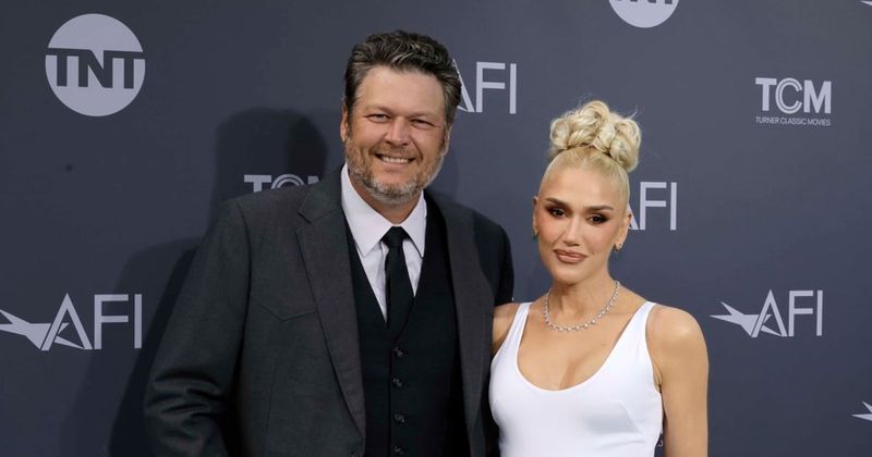 Gwen Stefani shuts down Blake Shelton split rumors with viral Instagram selfie