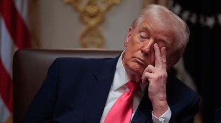 Trump seems to battle sleep during Cabinet meeting while secretaries praise him