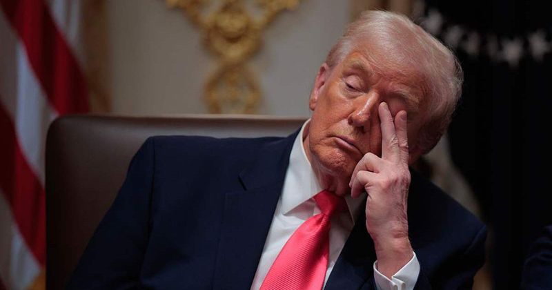 Trump seems to battle sleep during Cabinet meeting while secretaries praise him