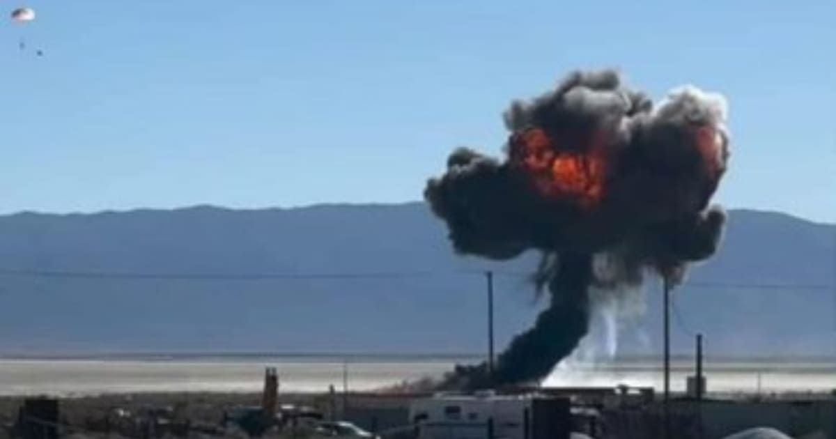 A US Air Force F-16 crashed near Trona Airport during a training mission (Screengrab/@DisasterAlert2/X)