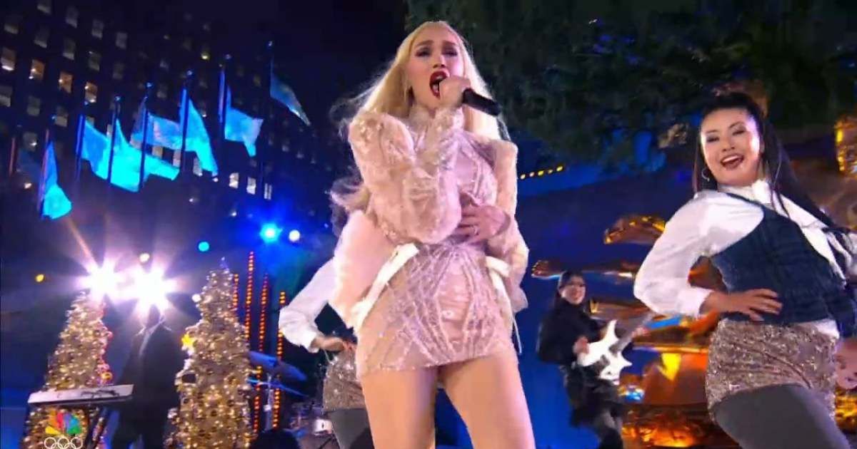 Gwen Stefani launched the holiday season with three outfit changes during her live Rockefeller Christmas Tree Lighting performance (Screengrab/NBC)