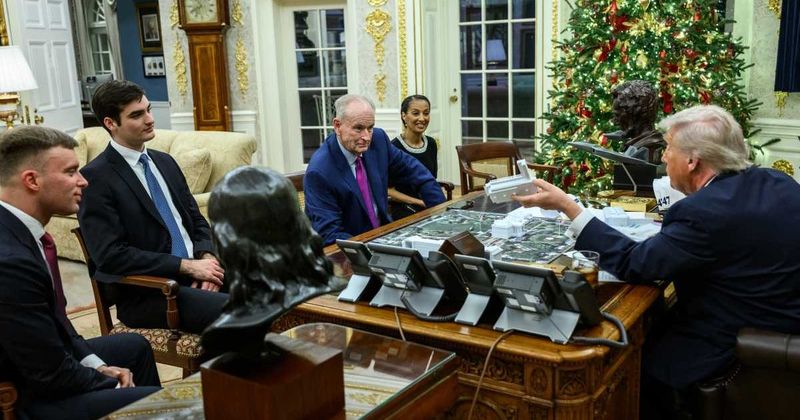 Trump shows off his toy Marine One during Bill O’Reilly’s White House visit