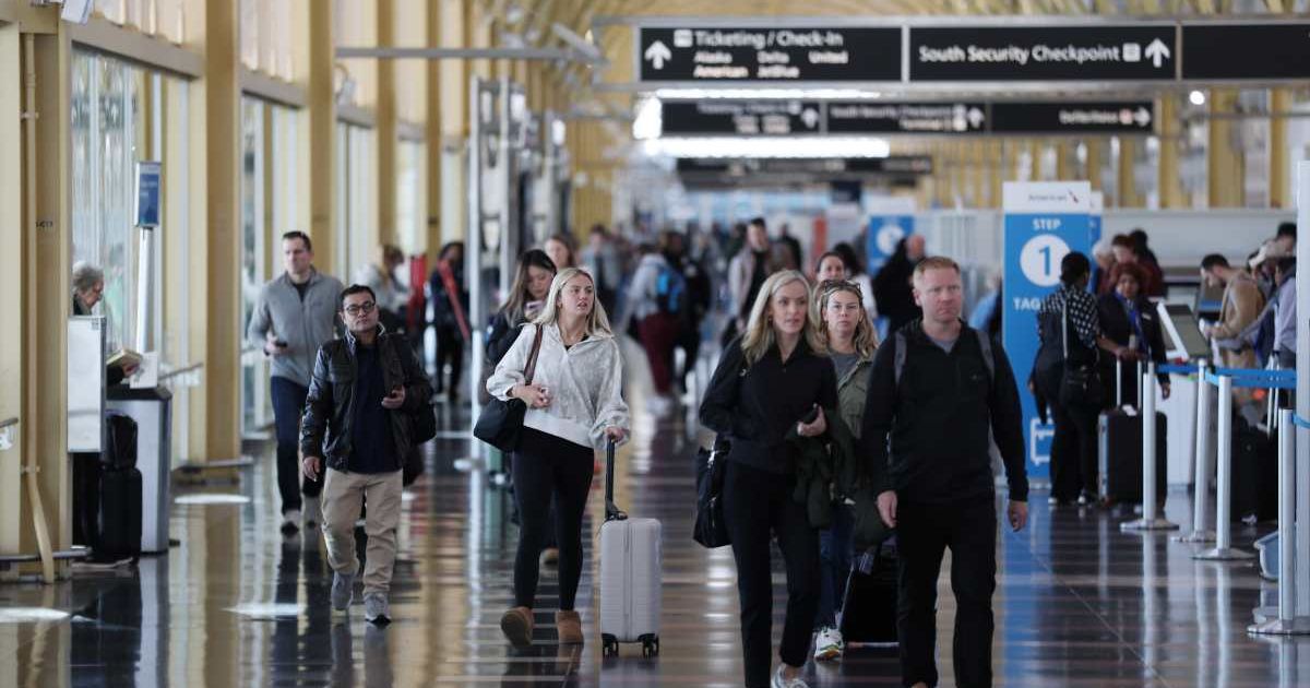 The new DHS proposal added extensive digital‑identity checks for visitors entering under the ESTA program (Anna Moneymaker/Getty Images)