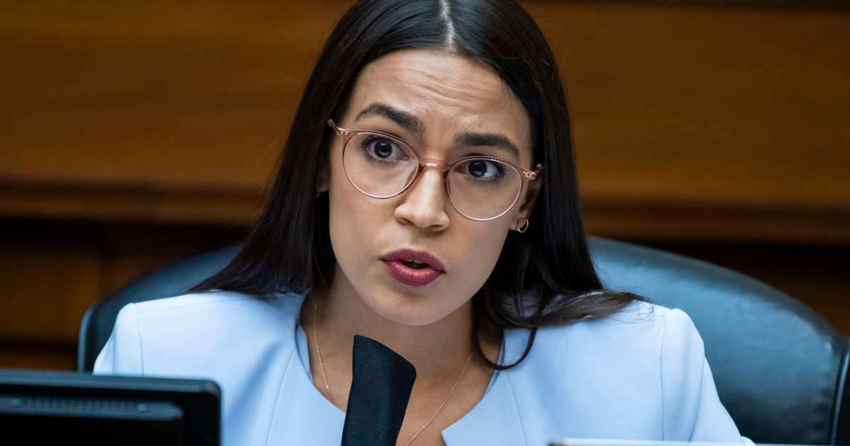 Alexandria Ocasio-Cortez spent more than $15,000 on two San Juan hotels during her campaign trip (Tom Williams/Pool/ via Getty Images)