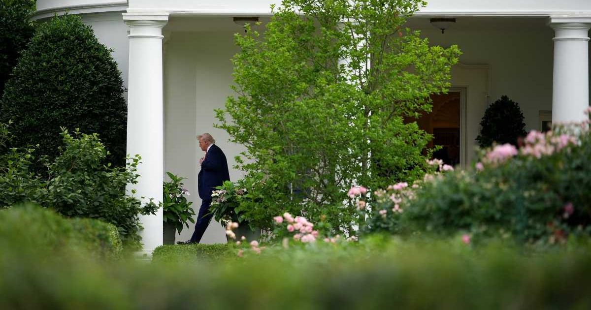 Social media posts claimed White House live cameras were turned off as Donald Trump helicopter travel rumors circulated (Kevin Dietsch/Getty Images)