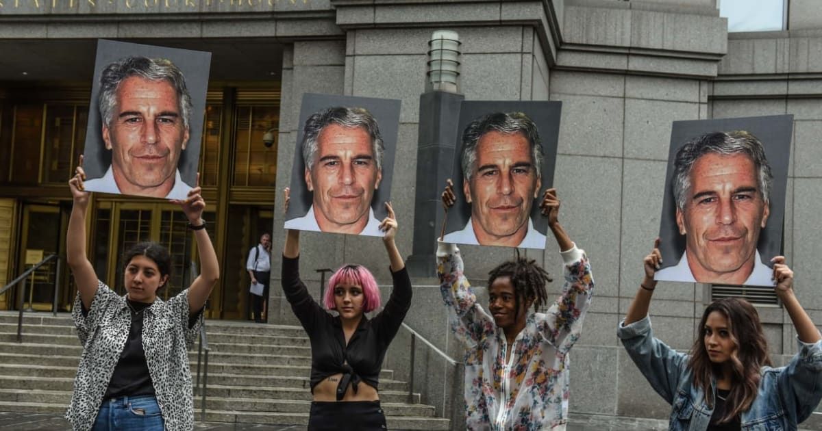 Survivors alleged that the DOJ ignored a federal deadline while leaving sensitive victim identities unmasked (Stephanie Keith/Getty Images)