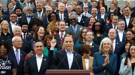 Democrats press Trump to drop DHS rule restricting green cards over public aid use