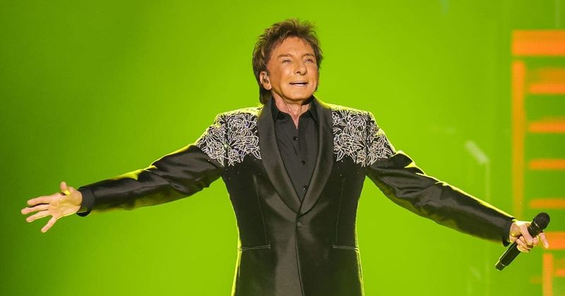 Barry Manilow announces lung cancer diagnosis, postpones shows for surgery