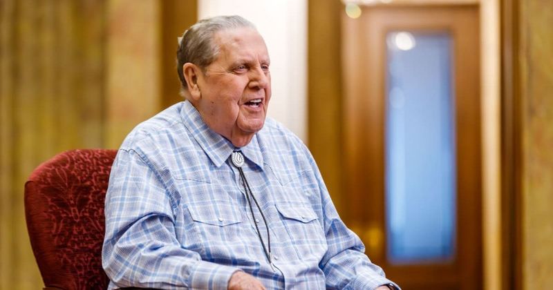 Leading contender to head the Church of Jesus Christ of Latter-day Saints dies