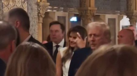 Trump, Elon Musk draw loud applause as they celebrate Venezuela strikes at Mar-a-Lago dinner