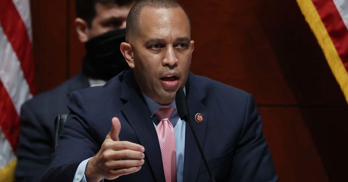Online posts had claimed that Hakeem Jeffries attempted to reach Venezuelan President Nicolas Maduro before his capture (Getty Images)