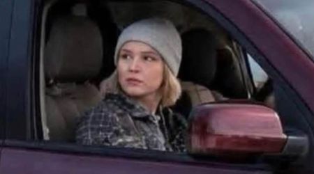 Fact Check: Is viral image of Renee Nicole Good speaking to an ICE officer before being shot real?