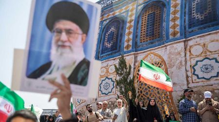 Trump warns Iran of retaliation amid deadly crackdown on protesters: 'We'll start shooting'