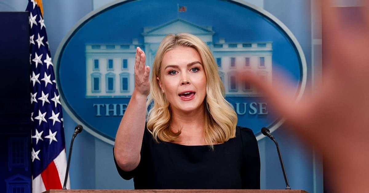 Karoline Leavitt reshared Mike Netter's post highlighting a guard's account of radar failure before US drones and helicopters overwhelmed Venezuela (Getty Images)