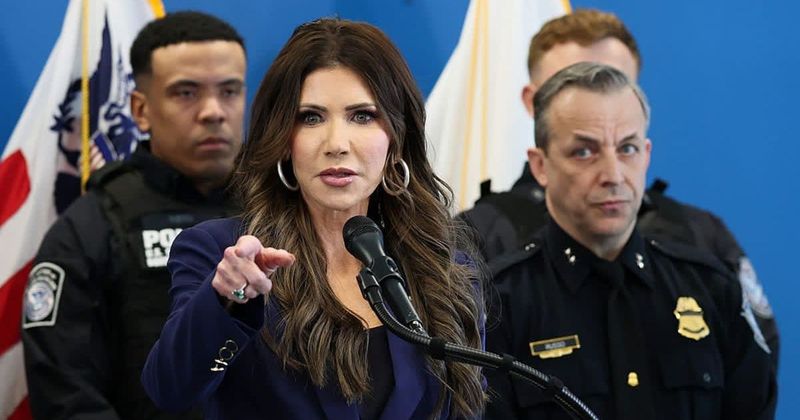 Jake Tapper confronts Kristi Noem on ICE shooting and Jan 6 law enforcement 