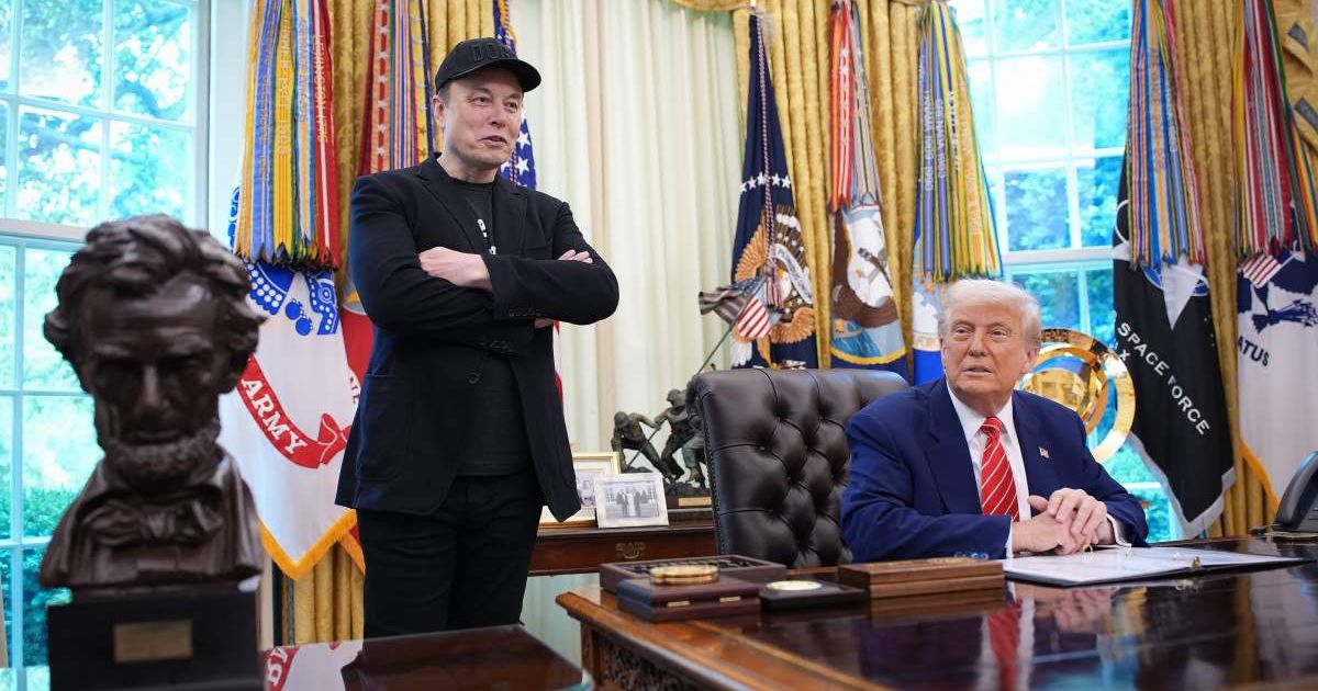 Donald Trump praised Elon Musk and SpaceX, noting Starlink’s use in Iran, where Musk previously backed internet access during protests after Mahsa Amini’s death (Getty Images)