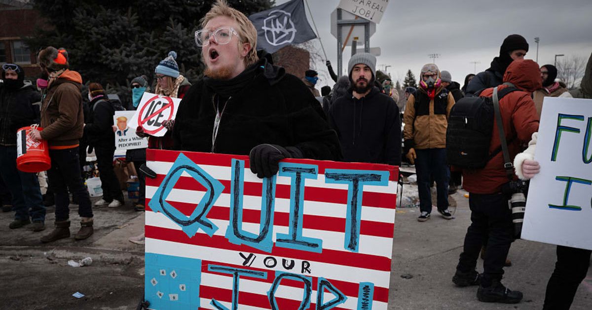 Demonstrators protest outside of the Whipple federal building on January 15, 2026, in Minneapolis, Minnesota (Scott Olson/Getty Images)