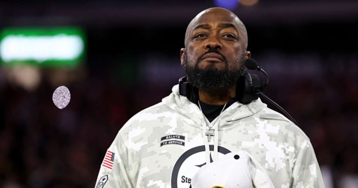 Mike Tomlin of the Pittsburgh Steelers stands on the sidelines during the national anthem in Cleveland, Ohio (Photo by Kevin Sabitus/Getty Images)