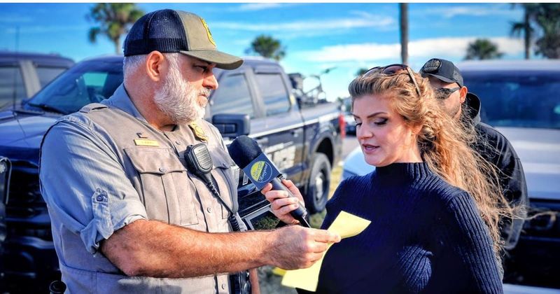 Conservative reporter Kaitlin Bennett fined at anti-ICE Florida protest while interviewing Democrats