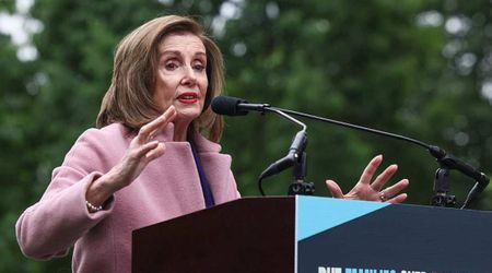 Pelosi slams Democrats who backed contempt vote against Bill, Hillary Clinton