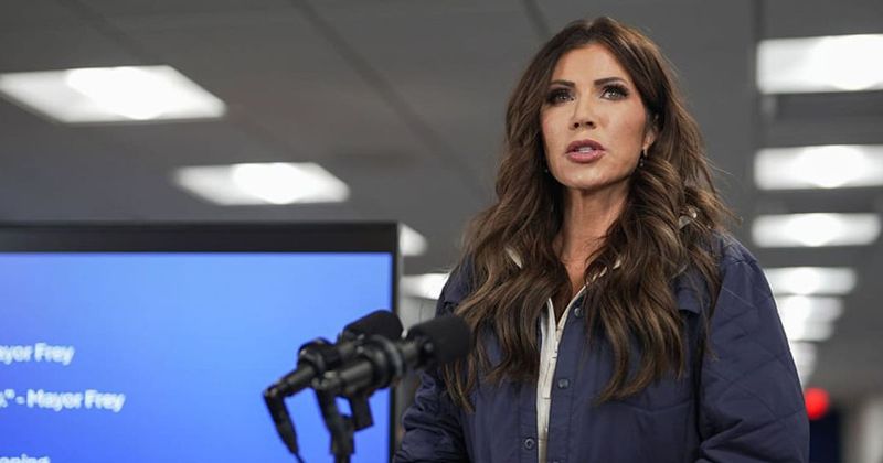 Kristi Noem claims Alex Pretti 'violently resisted' federal officers before Minneapolis shooting