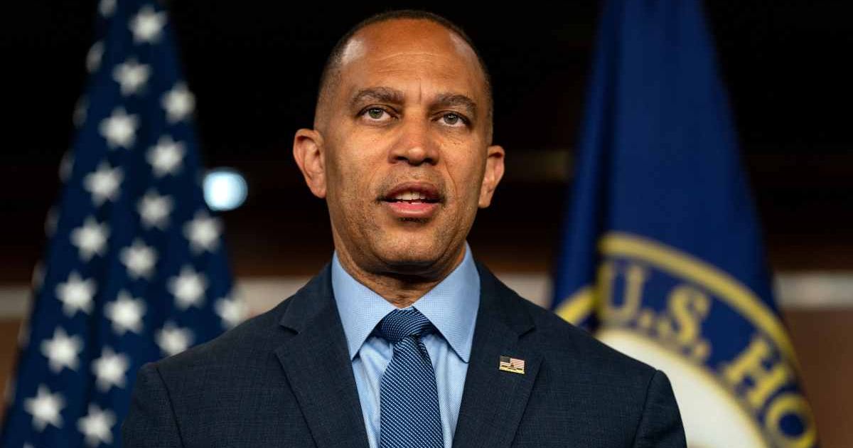 House Minority Leader Hakeem Jeffries said that the violence unleashed on the American people by the Department of Homeland Security must end, urging accountability and dramatic changes at the agency in response to federal agent shootings ( Getty Images) 