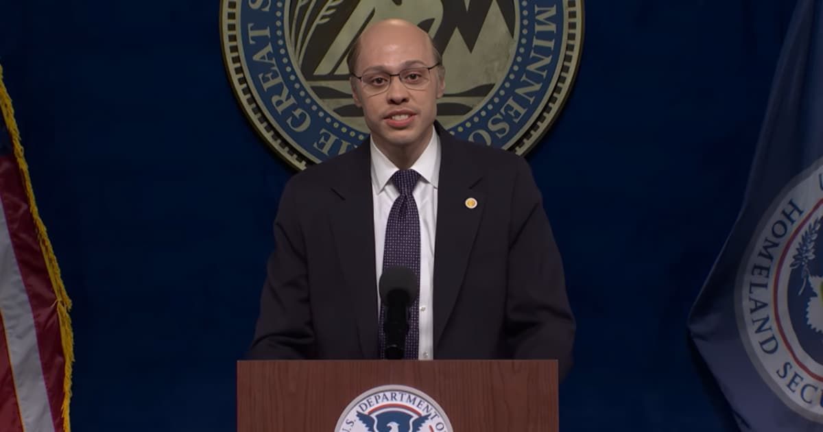 Davidson's Homan joked that he is the 'taking a $50,000 bribe guy' but still seems like an 'upstanding adult' compared to the agents (SaturdayNightLive)