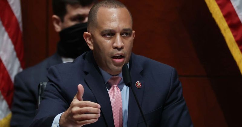 Jeffries demands ICE warrant reforms as DHS funding deal stalls amid backlash