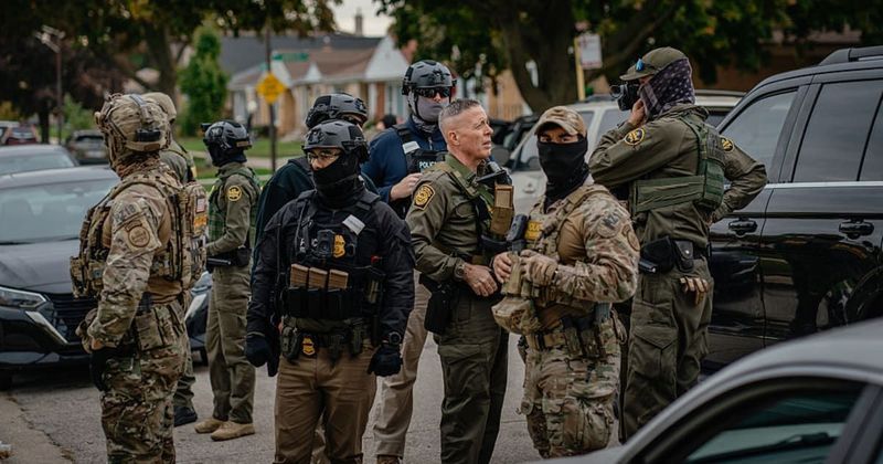 Former DHS legal chiefs oppose ICE policy allowing home searches without warrants